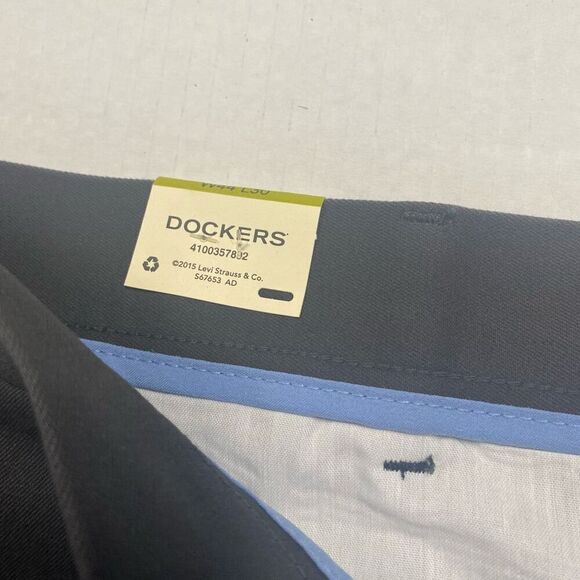 DOCKERS Men’s Gray Signature Khaki Relaxed Fit Pleated Pants Size W 44 L 30 - Picture 11 of 12